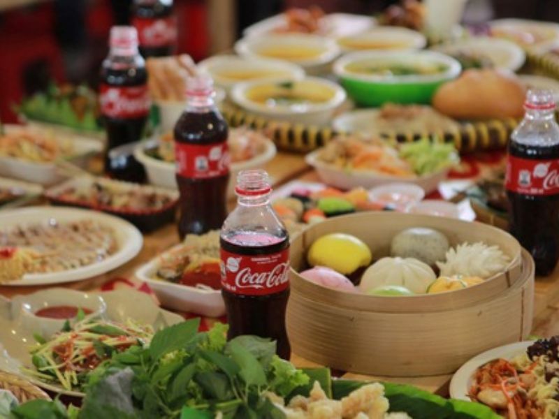 Coca - Cola luôn xuất hiện trong các bữa tiệc Việt Nam Coca - Cola luôn xuất hiện trong các bữa tiệc Việt Nam