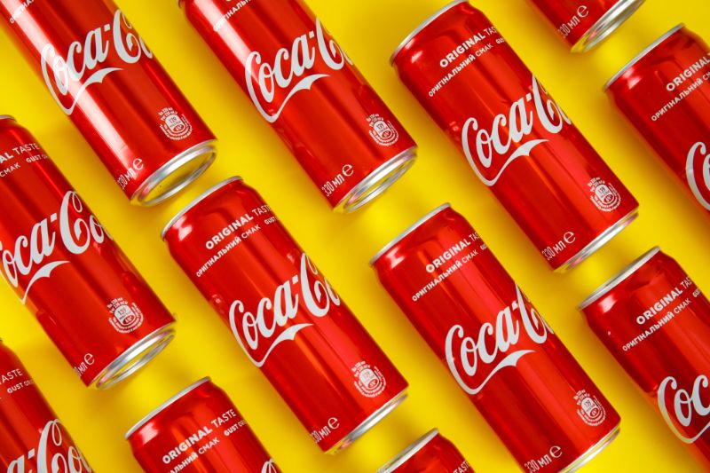 Coca Cola trở thành thương hiệu nước ngọt hàng đầu thế giới. Coca Cola trở thành thương hiệu nước ngọt hàng đầu thế giới.